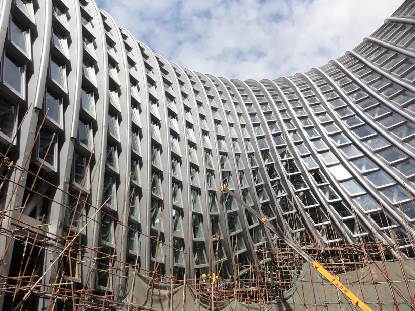 采用防腐涂层体系保护的建筑立面钢结构