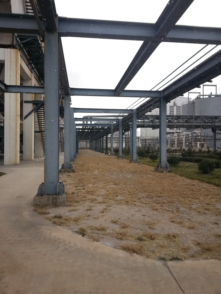 带保护涂层的工业钢管架走廊