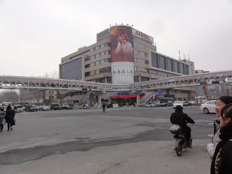 人行天桥走道及外部钢结构防护案例