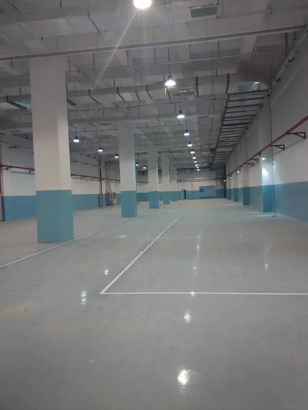 药品储存仓库地坪具有可清洁的保护涂层