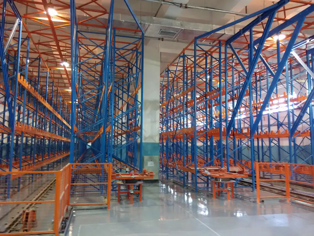 带货架体系和保护涂层的药品仓库地坪
