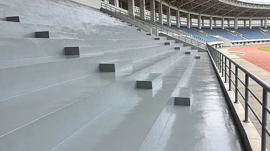 体育场看台聚脲涂料纹理，具有防水和耐磨保护作用